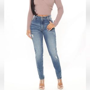 Fashion Nova Stretch Ripped Skinny Jeans, NWT Size 8/9